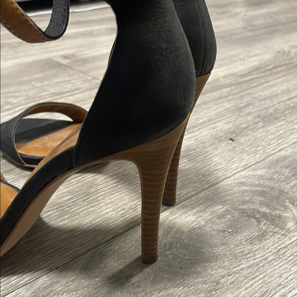 Lucky Brand Women's Black and Tan Heels - Picture 5 of 9